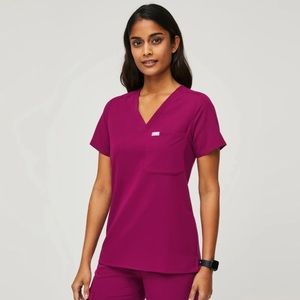 NWT Figs Catarina One-Pocket Scrub Top Dark Magenta medium